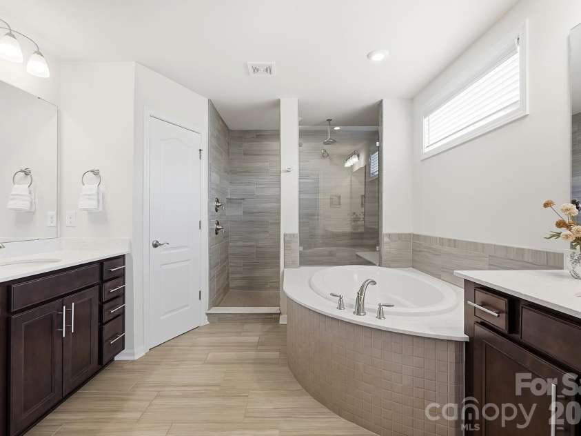 5091 Havencrest Drive, Fort Mill, SC 29715.  MLS# CAR4421716, YatesRealty ID 49031. 