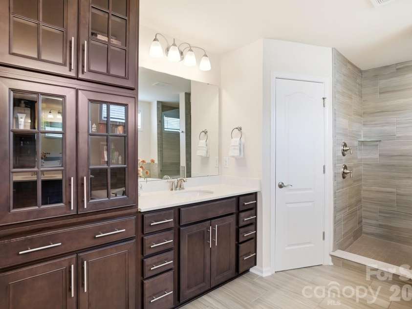 5091 Havencrest Drive, Fort Mill, SC 29715.  MLS# CAR4421716, YatesRealty ID 49031. 