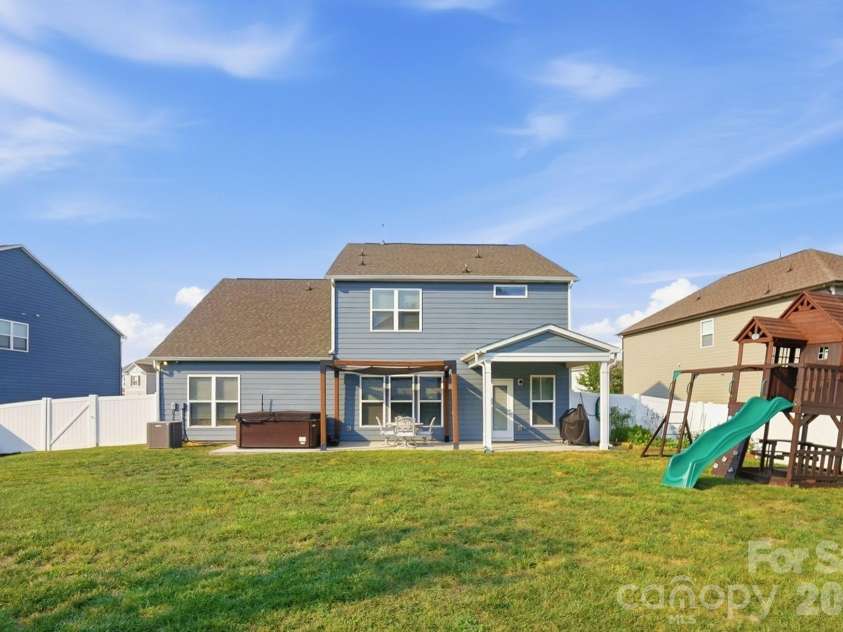 5091 Havencrest Drive, Fort Mill, SC 29715.  MLS# CAR4421716, YatesRealty ID 49031. 
