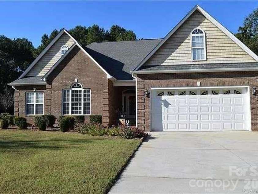 136 Gibralter Point Road, Dallas, NC 28034.  MLS# CAR4420385, YatesRealty ID 49034. 