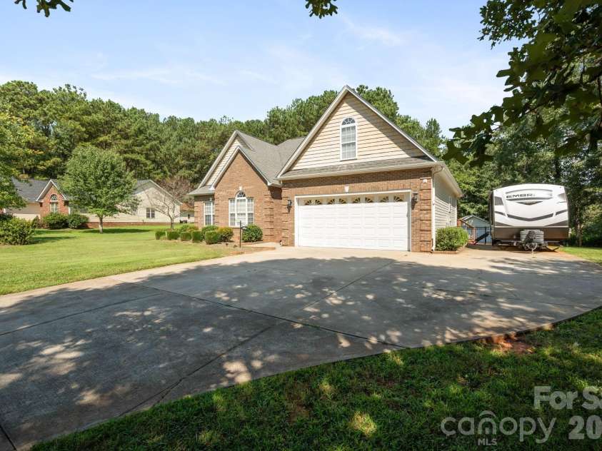 136 Gibralter Point Road, Dallas, NC 28034.  MLS# CAR4420385, YatesRealty ID 49034. 