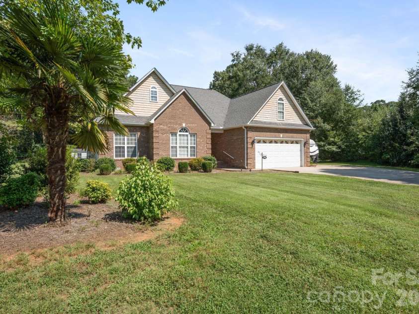 136 Gibralter Point Road, Dallas, NC 28034.  MLS# CAR4420385, YatesRealty ID 49034. 