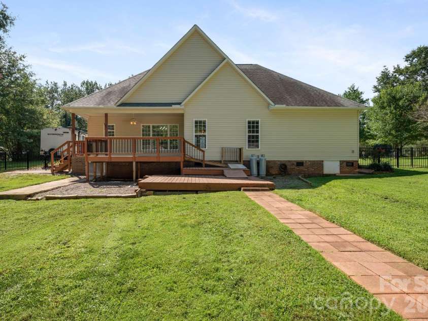 136 Gibralter Point Road, Dallas, NC 28034.  MLS# CAR4420385, YatesRealty ID 49034. 