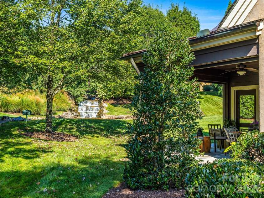 583 Walnut Valley Parkway, Arden, NC 28704.  MLS# CAR4413948, YatesRealty ID 49036. 
