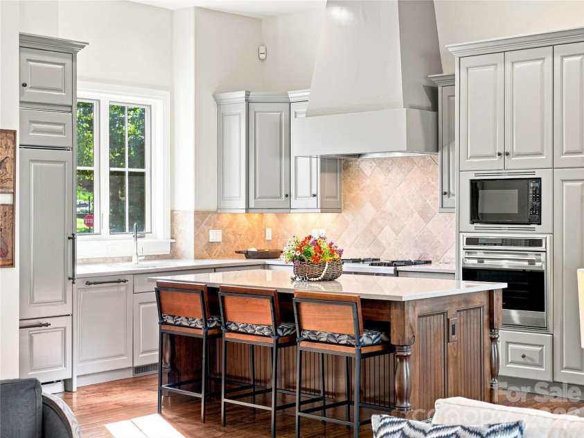 583 Walnut Valley Parkway, Arden, NC 28704.  MLS# CAR4413948, YatesRealty ID 49036. Kitchen breakfast bar