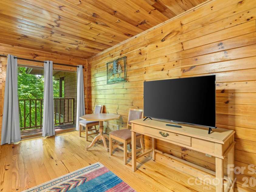 55  57 Observation Point Drive, Bryson City, NC 28713.  MLS# CAR4421919, YatesRealty ID 49038. 