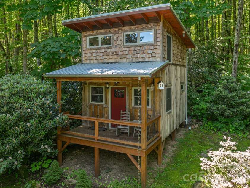 477 Locust Drive, Maggie Valley, NC 28751.  MLS# CAR4420658, YatesRealty ID 49040. 