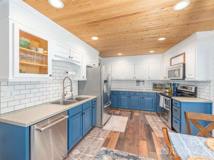 477 Locust Drive, Maggie Valley, NC 28751.  MLS# CAR4420658, YatesRealty ID 49040. 