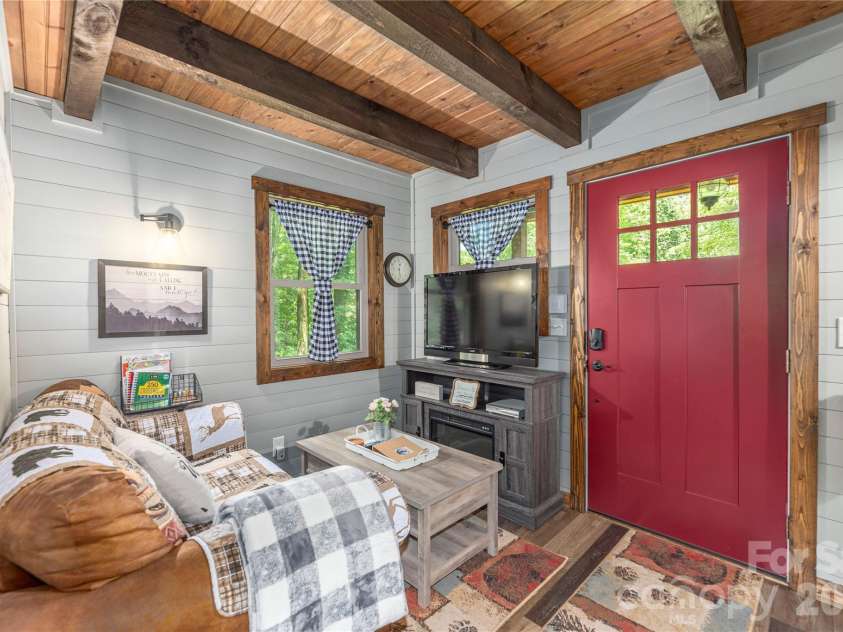 477 Locust Drive, Maggie Valley, NC 28751.  MLS# CAR4420658, YatesRealty ID 49040. Guest cabin