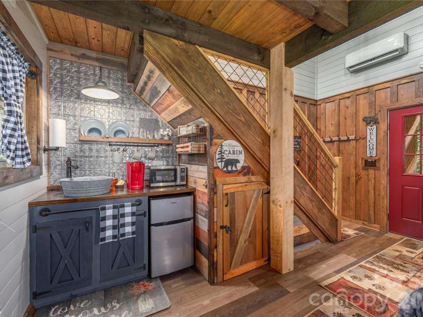 477 Locust Drive, Maggie Valley, NC 28751.  MLS# CAR4420658, YatesRealty ID 49040. Guest cabin