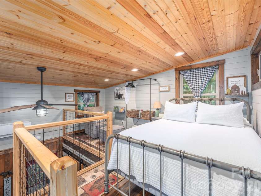 477 Locust Drive, Maggie Valley, NC 28751.  MLS# CAR4420658, YatesRealty ID 49040. Guest cabin