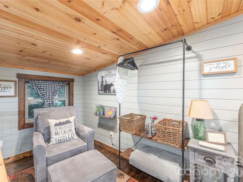 477 Locust Drive, Maggie Valley, NC 28751.  MLS# CAR4420658, YatesRealty ID 49040. Guest cabin