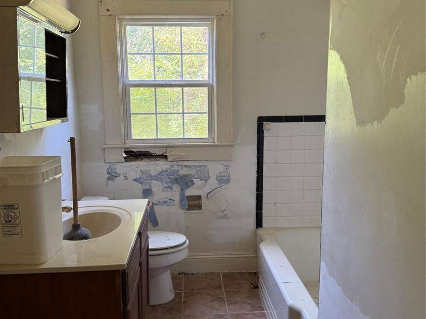 310 Sells Road, Salisbury, NC 28144.  MLS# CAR4421609, YatesRealty ID 49041. 