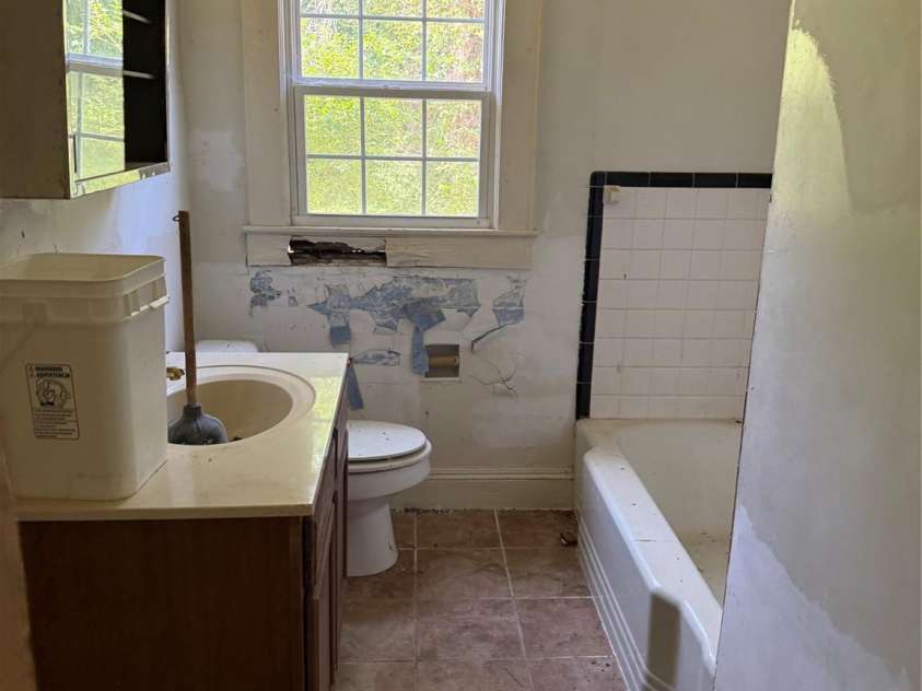 310 Sells Road, Salisbury, NC 28144.  MLS# CAR4421609, YatesRealty ID 49041. 