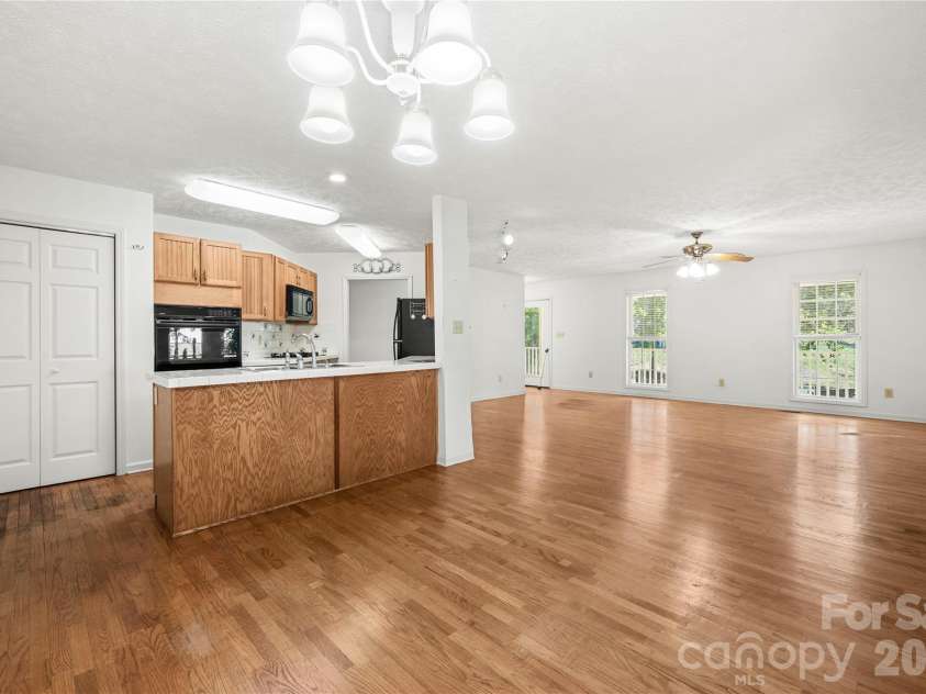 142 harbor point Drive, Cherryville, NC 28021.  MLS# CAR4406785, YatesRealty ID 49042. 