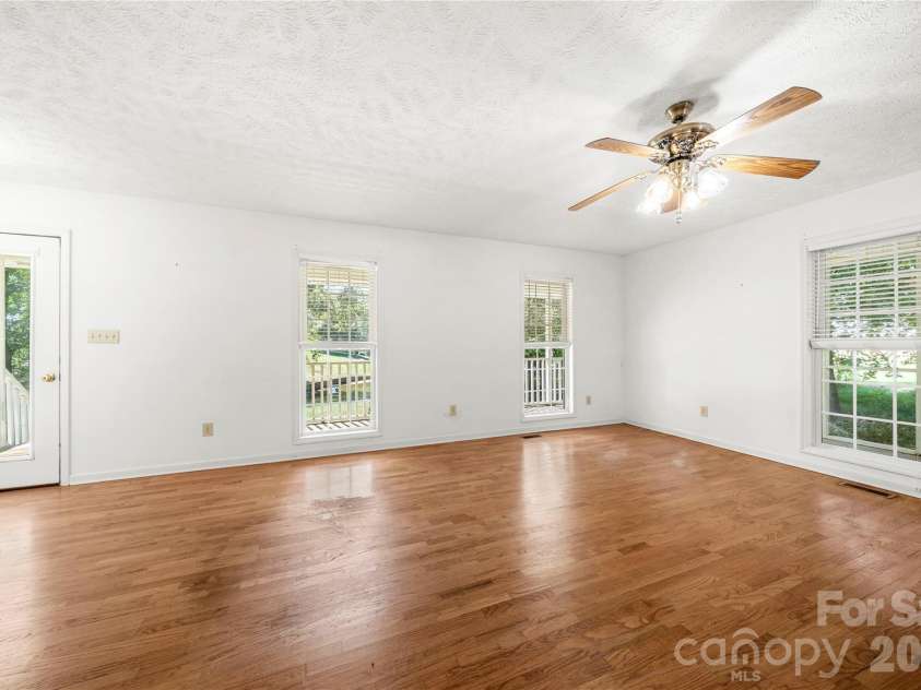 142 harbor point Drive, Cherryville, NC 28021.  MLS# CAR4406785, YatesRealty ID 49042. 