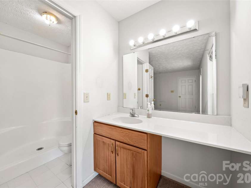 142 harbor point Drive, Cherryville, NC 28021.  MLS# CAR4406785, YatesRealty ID 49042. 
