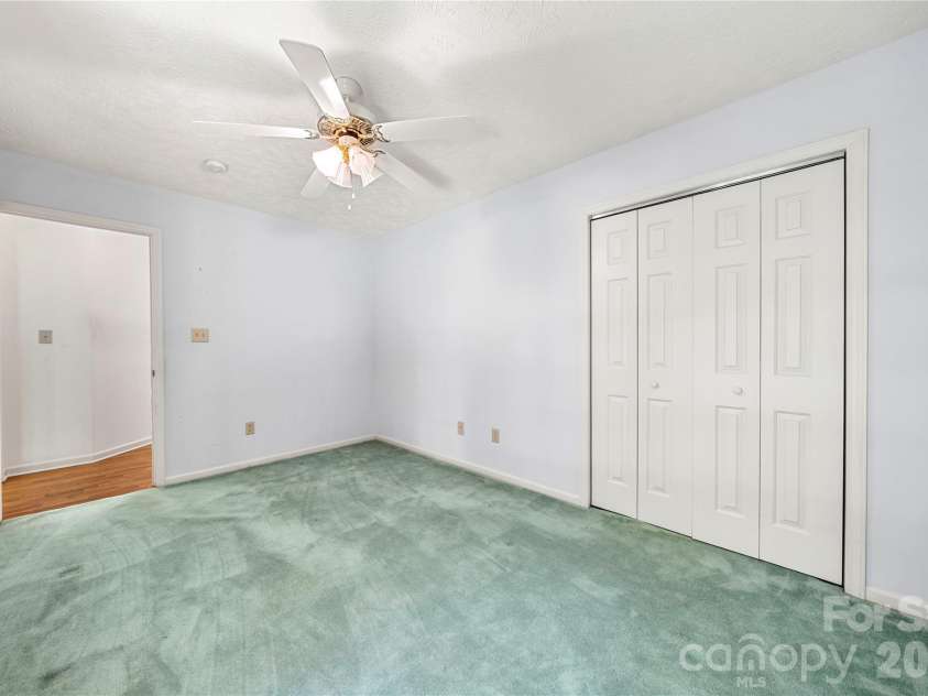 142 harbor point Drive, Cherryville, NC 28021.  MLS# CAR4406785, YatesRealty ID 49042. 