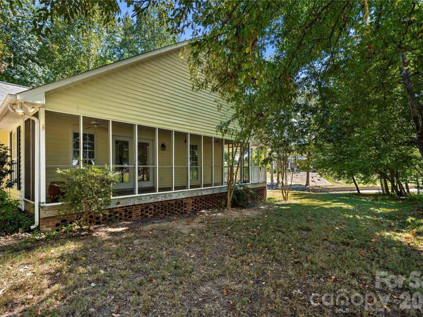 142 harbor point Drive, Cherryville, NC 28021.  MLS# CAR4406785, YatesRealty ID 49042. 