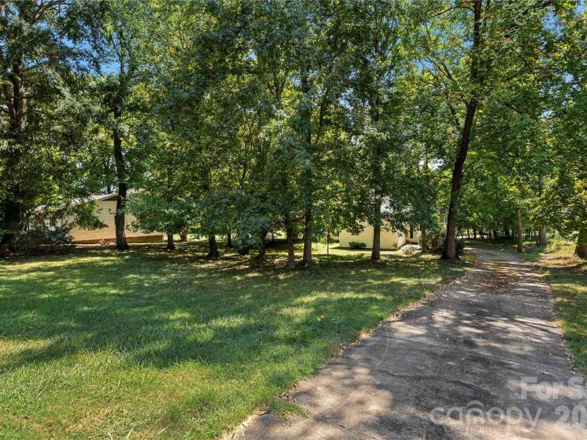 142 harbor point Drive, Cherryville, NC 28021.  MLS# CAR4406785, YatesRealty ID 49042. 