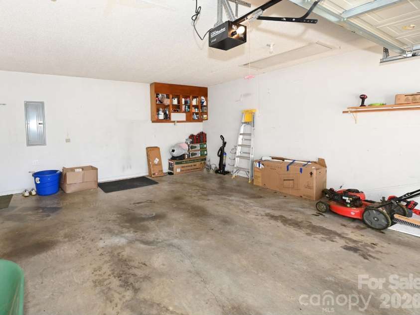236 17th Avenue, Hickory, NC 28602.  MLS# CAR4421627, YatesRealty ID 49043. 2 car garage with additional room for storage