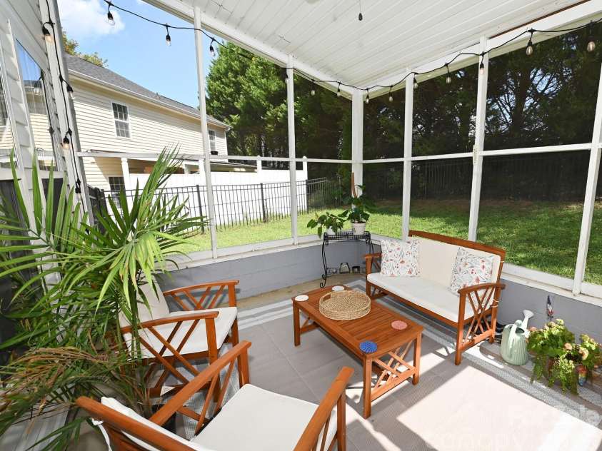 236 17th Avenue, Hickory, NC 28602.  MLS# CAR4421627, YatesRealty ID 49043. 
