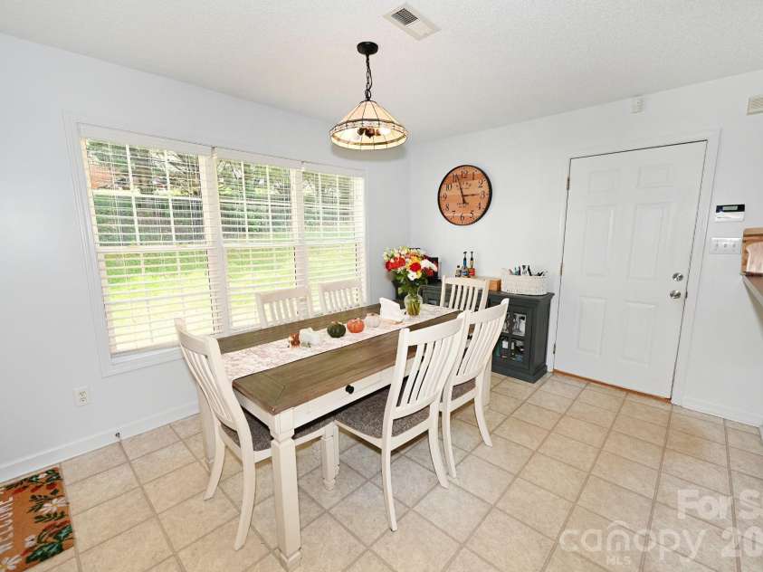 236 17th Avenue, Hickory, NC 28602.  MLS# CAR4421627, YatesRealty ID 49043. 