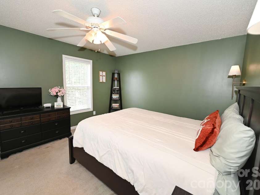 236 17th Avenue, Hickory, NC 28602.  MLS# CAR4421627, YatesRealty ID 49043. 