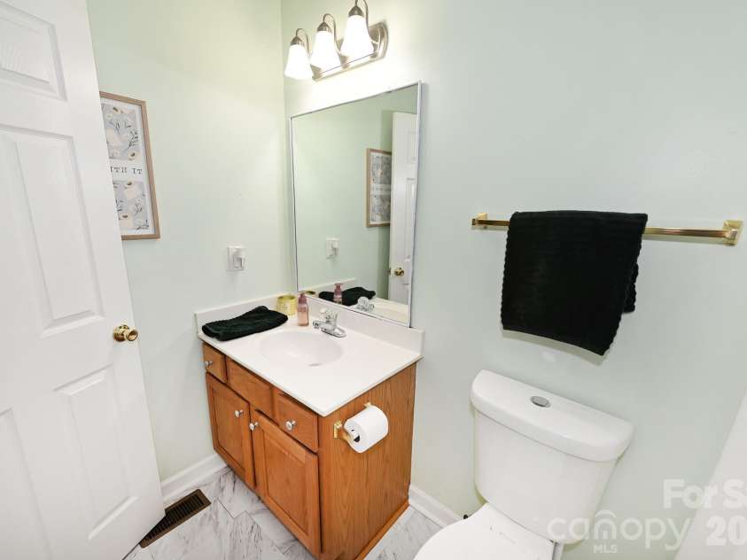 236 17th Avenue, Hickory, NC 28602.  MLS# CAR4421627, YatesRealty ID 49043. 