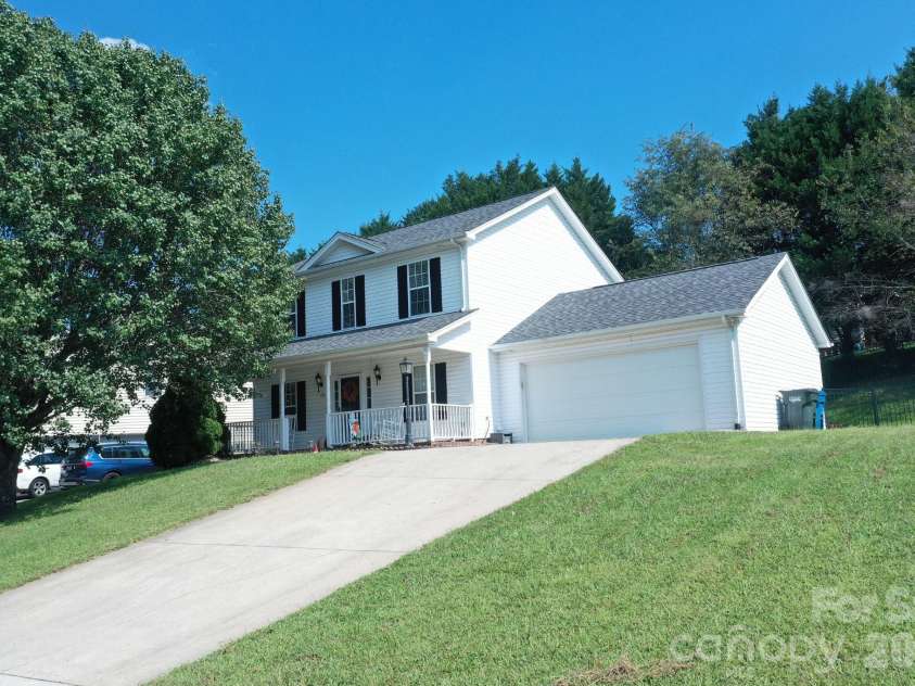 236 17th Avenue, Hickory, NC 28602.  MLS# CAR4421627, YatesRealty ID 49043. 