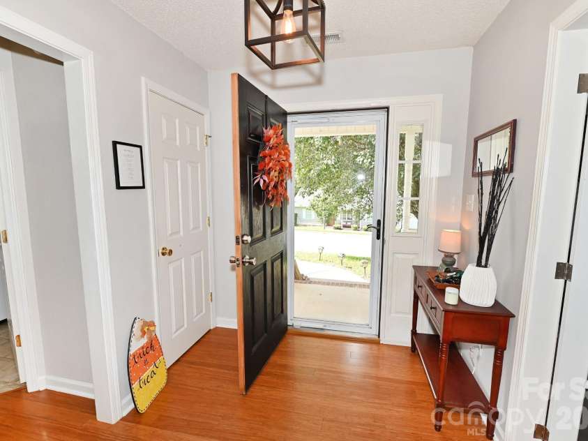 236 17th Avenue, Hickory, NC 28602.  MLS# CAR4421627, YatesRealty ID 49043. Come on in and make yourself at home !