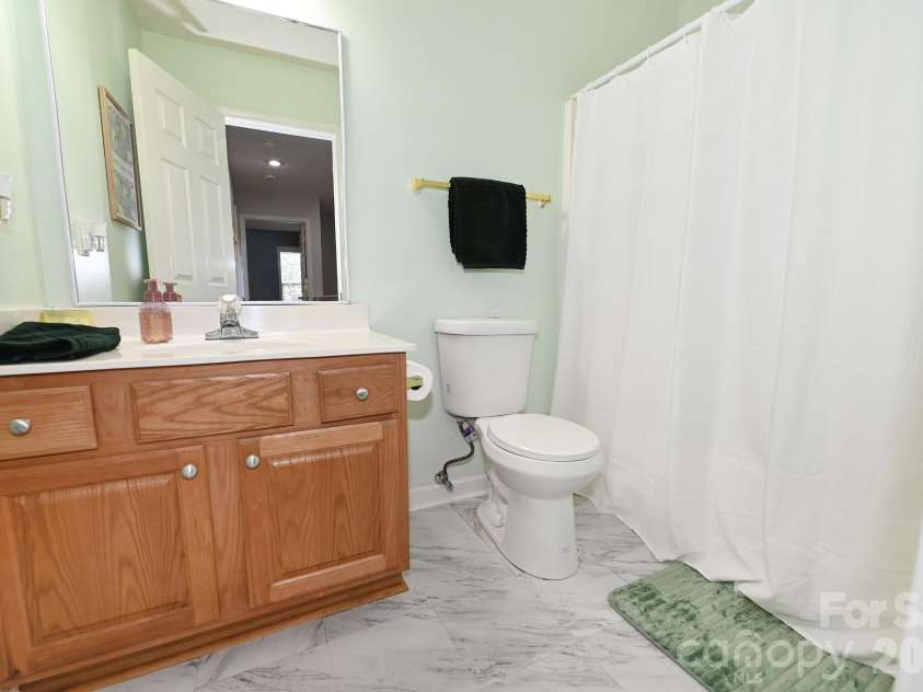236 17th Avenue, Hickory, NC 28602.  MLS# CAR4421627, YatesRealty ID 49043. Hall bathroom on upper level