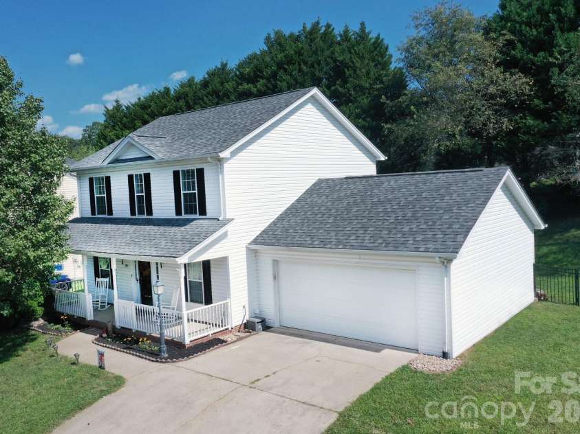 236 17th Avenue, Hickory, NC 28602.  MLS# CAR4421627, YatesRealty ID 49043. Home is located in the Stonebrook Community