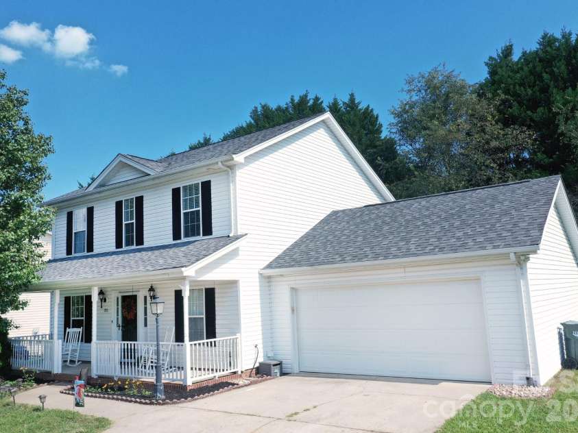 236 17th Avenue, Hickory, NC 28602.  MLS# CAR4421627, YatesRealty ID 49043. Welcome to 236 17th Ave SE Hickory