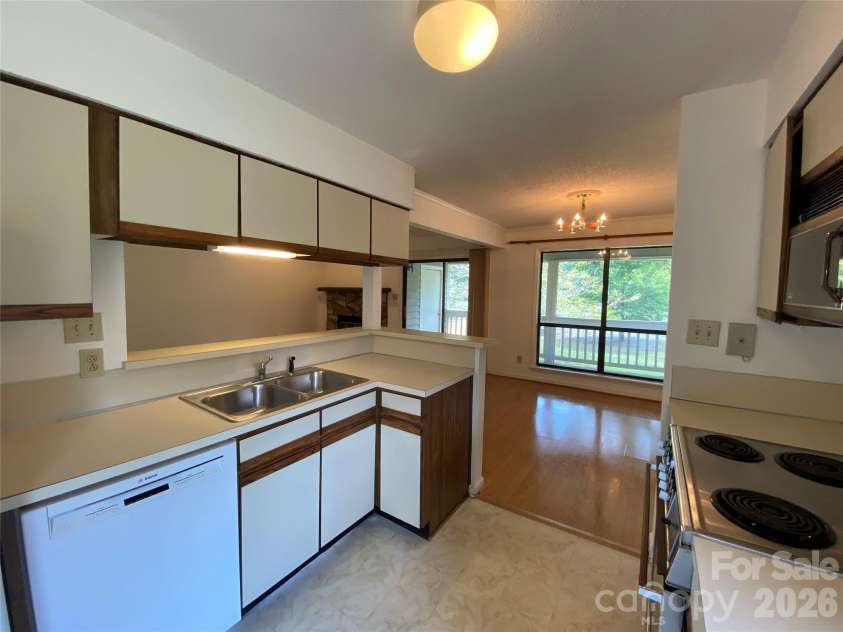 7962 Greenside Court, Charlotte, NC 28277.  MLS# CAR4421184, YatesRealty ID 49044. 