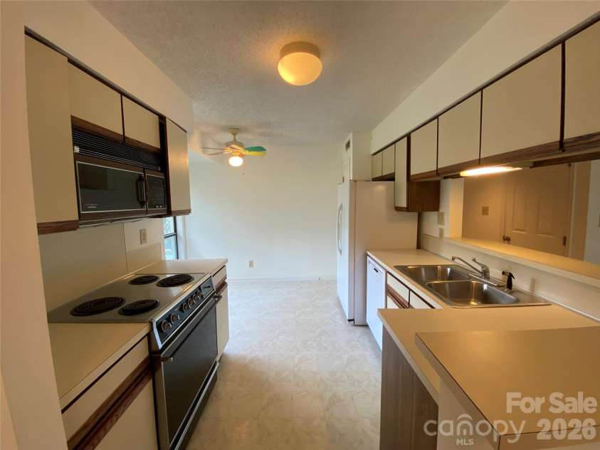 7962 Greenside Court, Charlotte, NC 28277.  MLS# CAR4421184, YatesRealty ID 49044. 