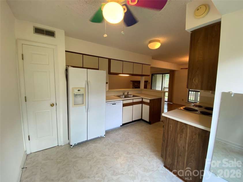 7962 Greenside Court, Charlotte, NC 28277.  MLS# CAR4421184, YatesRealty ID 49044. 
