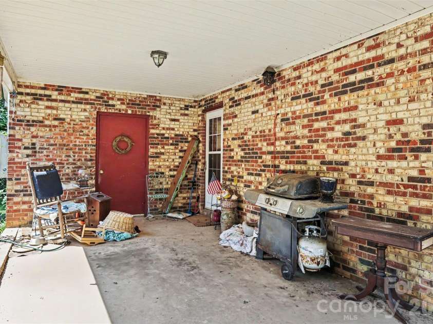 3751 Branding Iron Drive, Gastonia, NC 28052.  MLS# CAR4418050, YatesRealty ID 49046. 