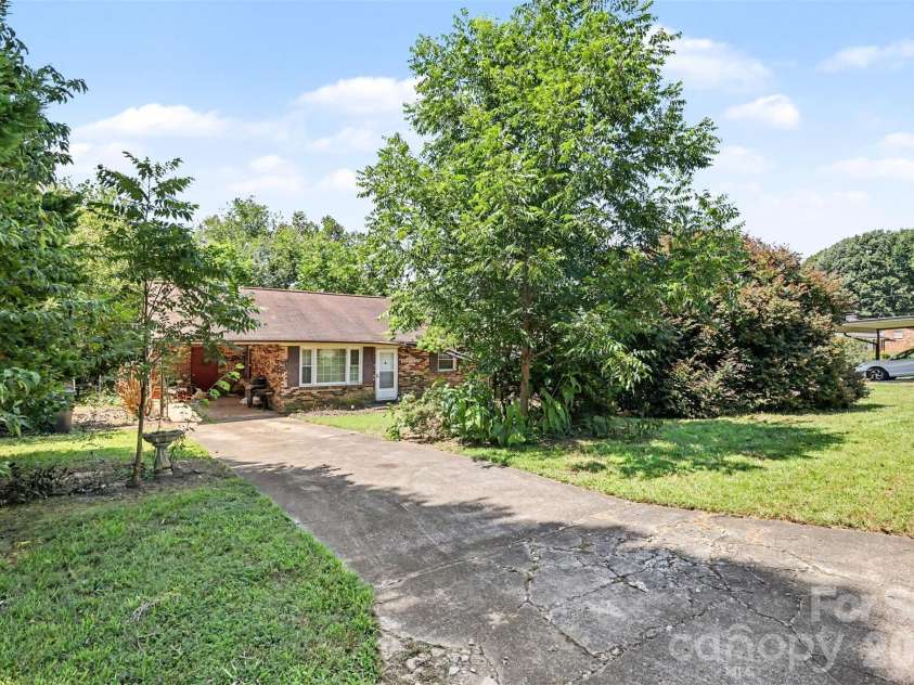 3751 Branding Iron Drive, Gastonia, NC 28052.  MLS# CAR4418050, YatesRealty ID 49046. 