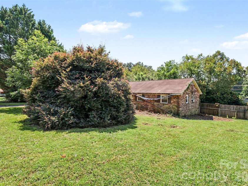 3751 Branding Iron Drive, Gastonia, NC 28052.  MLS# CAR4418050, YatesRealty ID 49046. 