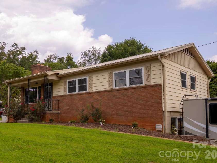 317 Brickyard Road, Asheville, NC 28806.  MLS# CAR4414961, YatesRealty ID 49047. 