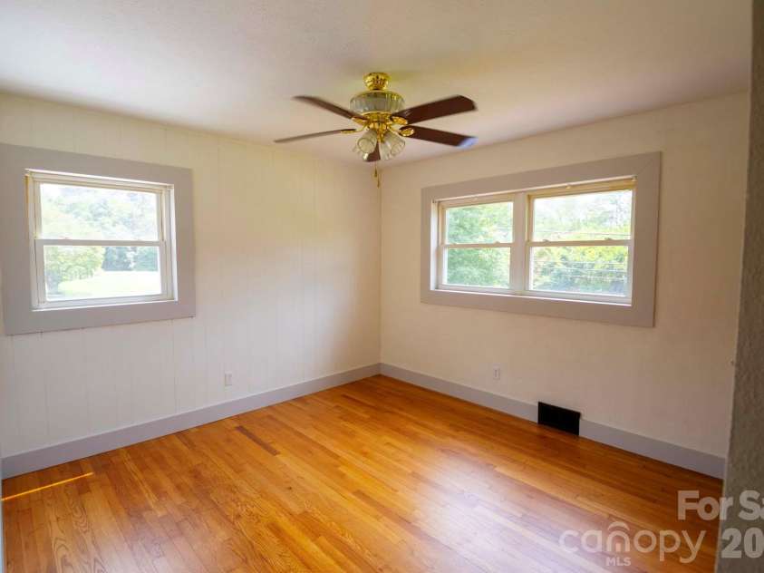 317 Brickyard Road, Asheville, NC 28806.  MLS# CAR4414961, YatesRealty ID 49047. Primary Bedroom