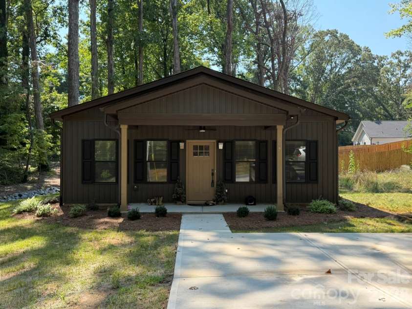204 Poplar Street, Stanley, NC 28164.  MLS# CAR4421958, YatesRealty ID 49048. 