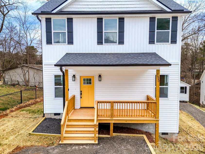 155 Shadowlawn Drive, Asheville, NC 28806.  MLS# CAR4333610, YatesRealty ID 4905. 