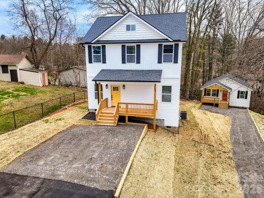 155 Shadowlawn Drive, Asheville, NC 28806.  MLS# CAR4333610, YatesRealty ID 4905. 