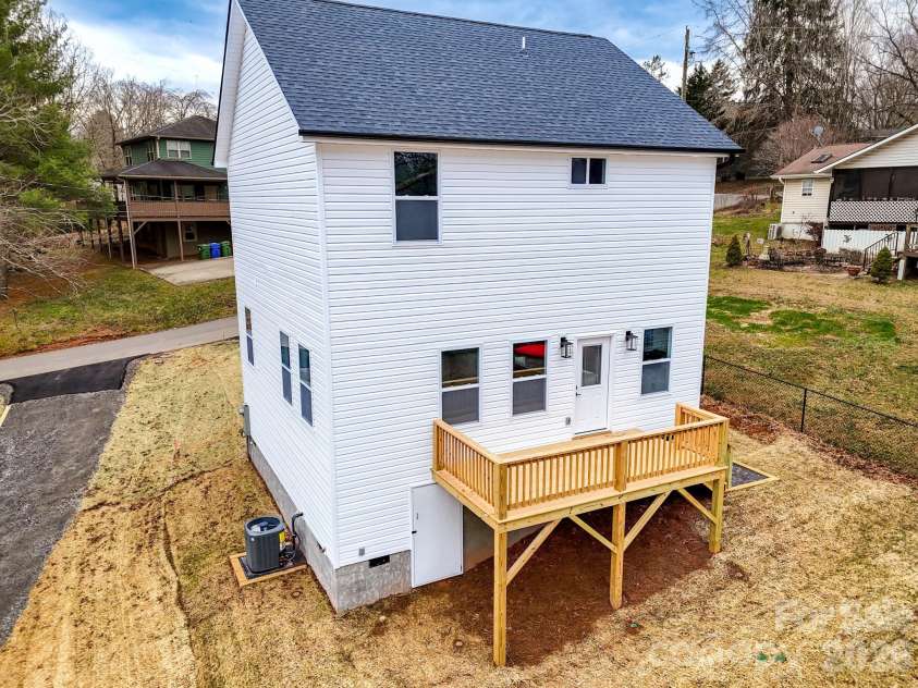 155 Shadowlawn Drive, Asheville, NC 28806.  MLS# CAR4333610, YatesRealty ID 4905. 
