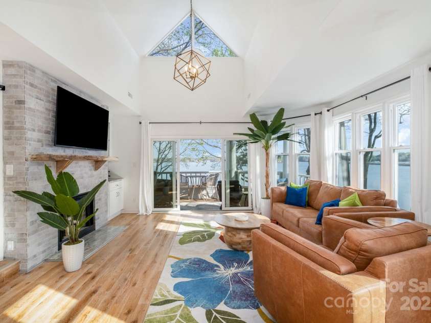 336 Northwest Drive, Davidson, NC 28036.  MLS# CAR4240936, YatesRealty ID 4905. 