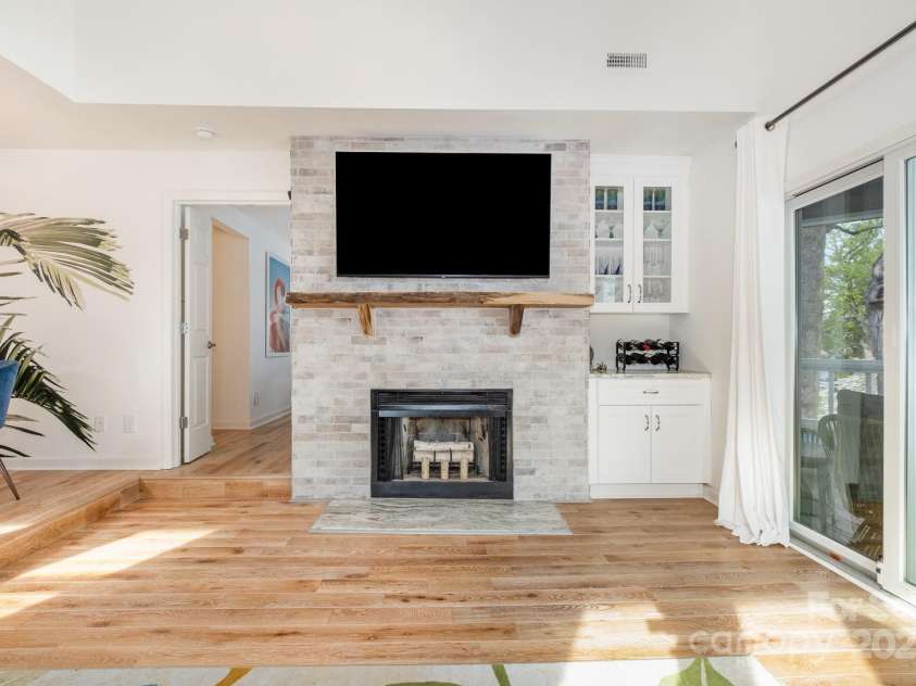 336 Northwest Drive, Davidson, NC 28036.  MLS# CAR4240936, YatesRealty ID 4905. 