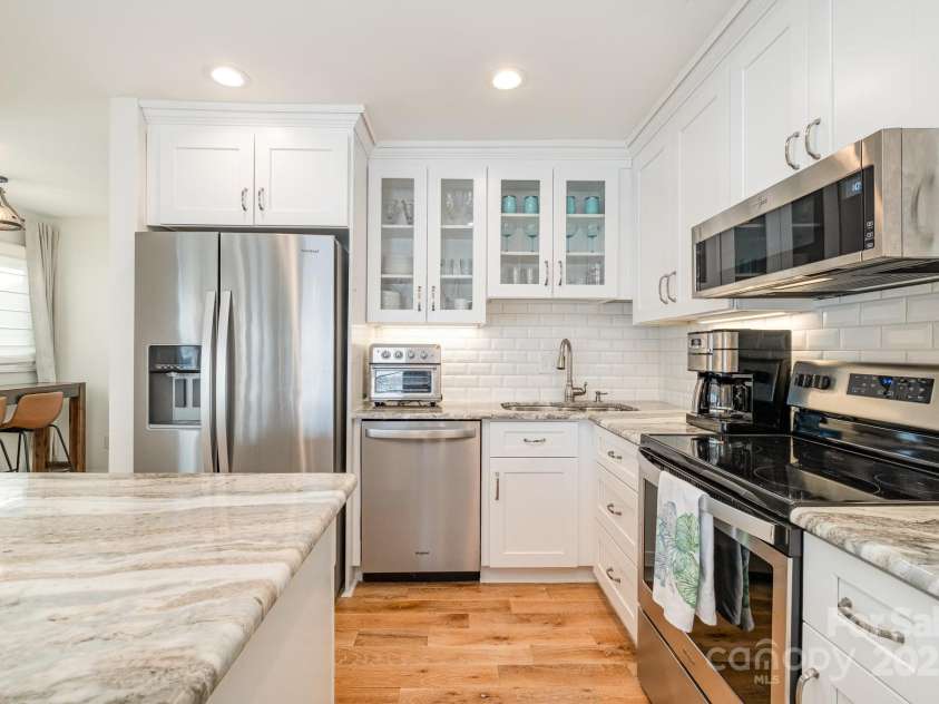 336 Northwest Drive, Davidson, NC 28036.  MLS# CAR4240936, YatesRealty ID 4905. 