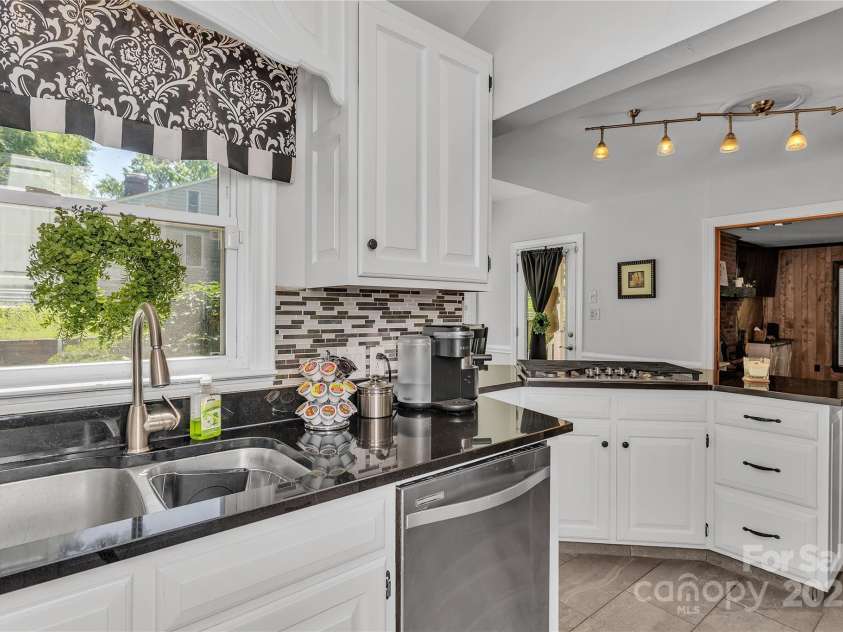 408 Camelot Drive, Salisbury, NC 28144.  MLS# CAR4273589, YatesRealty ID 4905. 